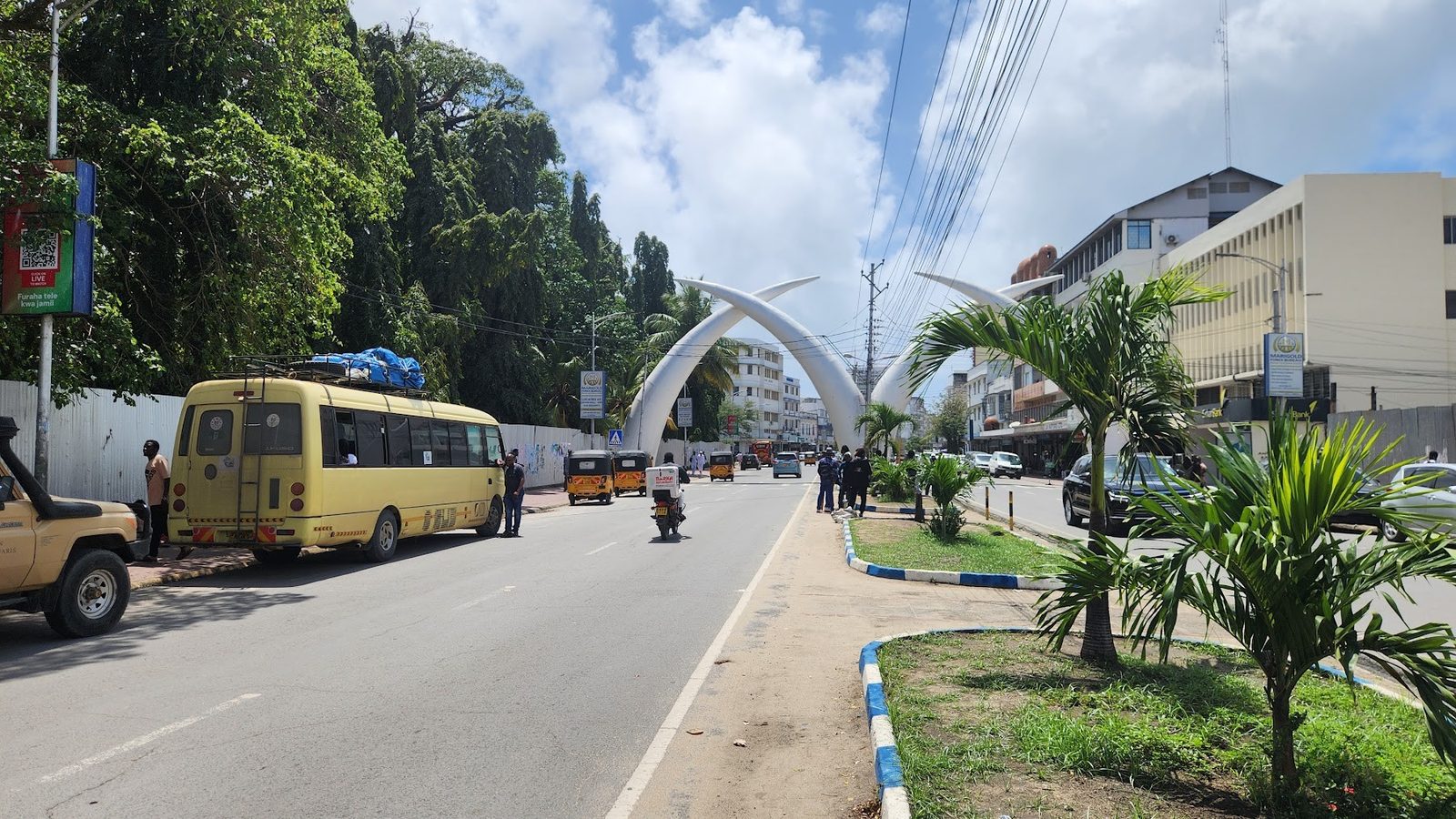 Moi Avenue leading to the Mombasa Tusks